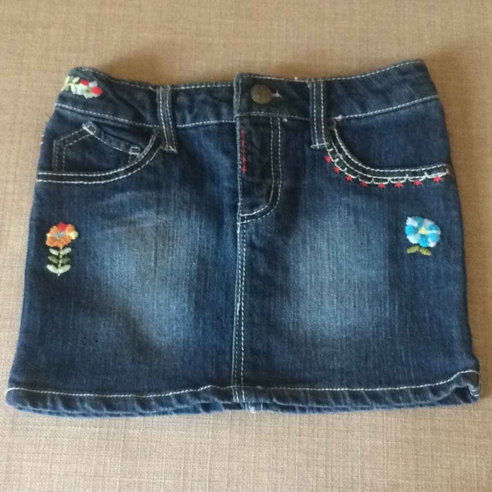 Freestyle denim skirt  with embroidered flowers.